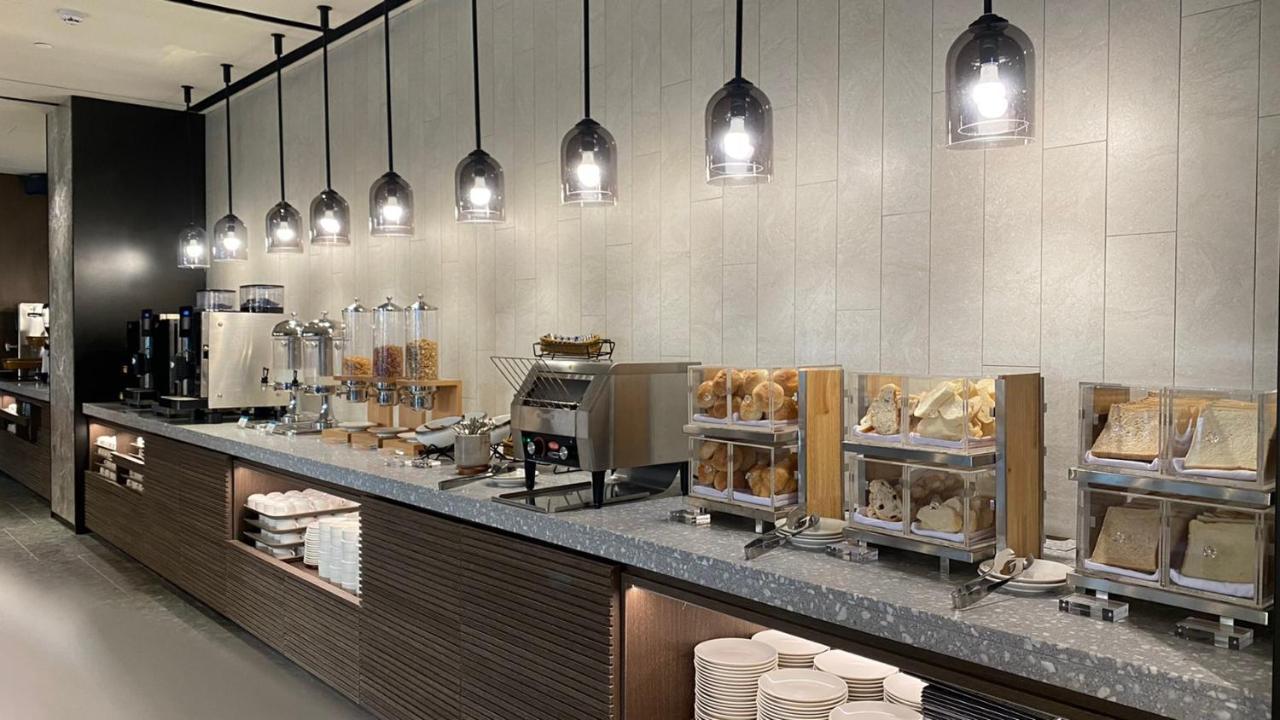 Lakeshore Hotel Hualien Taroko Shunan Exteriör bild Coffee bar at the lounge