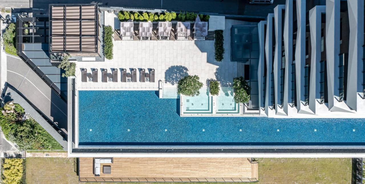 Lakeshore Hotel Hualien Taroko Shunan Exteriör bild The rooftop pool at the hotel