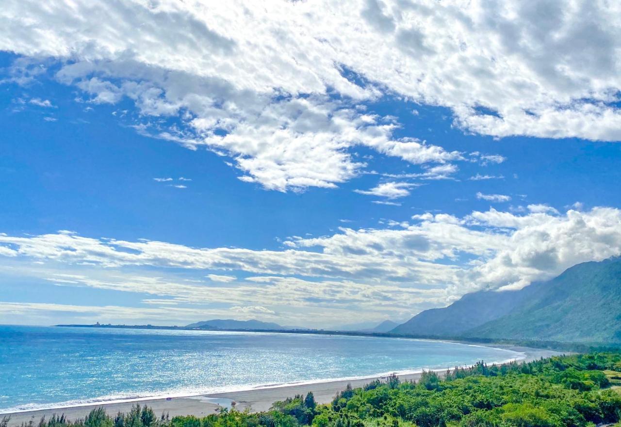 Lakeshore Hotel Hualien Taroko Shunan Exteriör bild View of the bay
