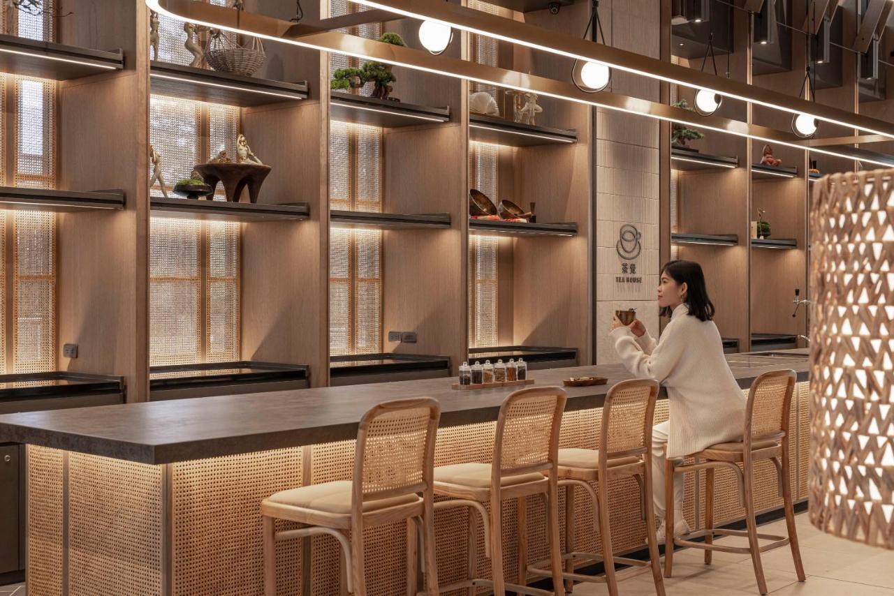 Lakeshore Hotel Hualien Taroko Shunan Exteriör bild The interior of a Starbucks Reserve store in Shanghai, China