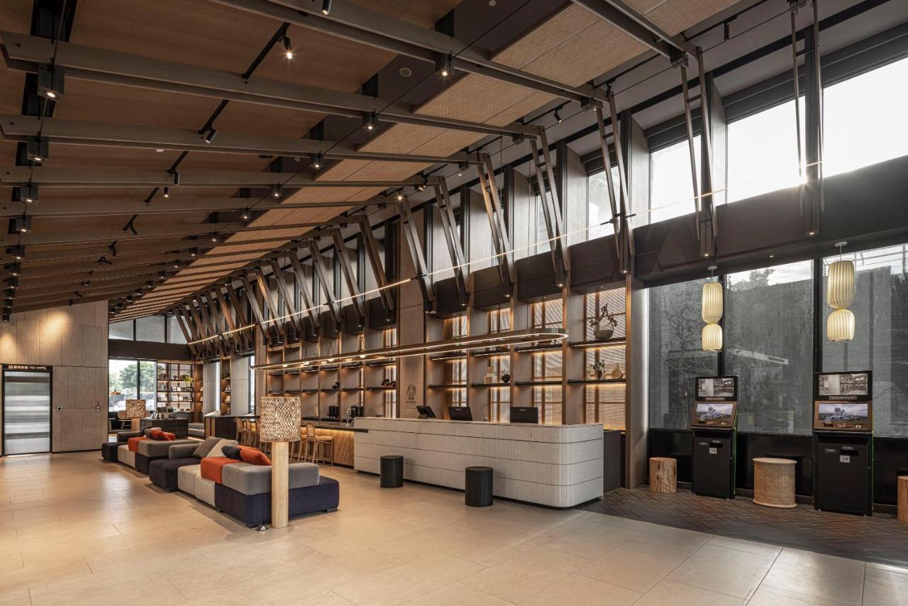 Lakeshore Hotel Hualien Taroko Shunan Exteriör bild The interior of the new library